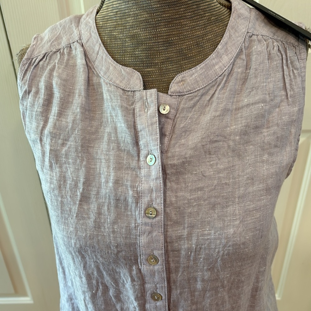 Tahari linen purple Lilac button pleated tank top - Picture 6 of 8